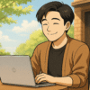 春のカフェでノートパソコンに向かうナゴさん。ブログを書く喜びを思い出した笑顔のプロフィールキャラクター。